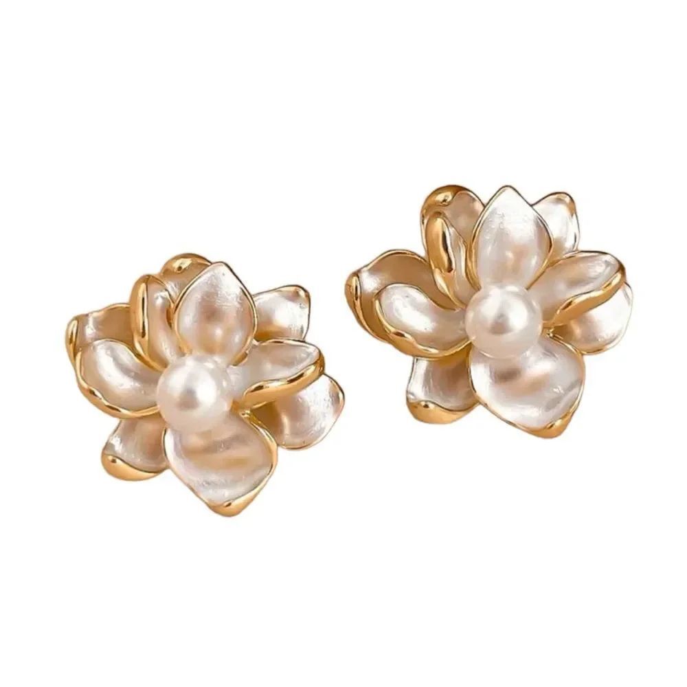 Boho  pearl flower earrings #592